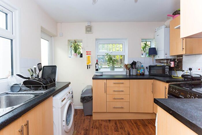 5 Bedroom Semi-Detached House To Rent In Hythe Road, Brighton, BN1