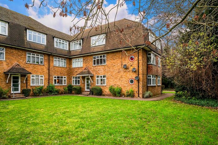 2 Bedroom Flat For Sale In Aysgarth Court, Sutton Common Road, SM1