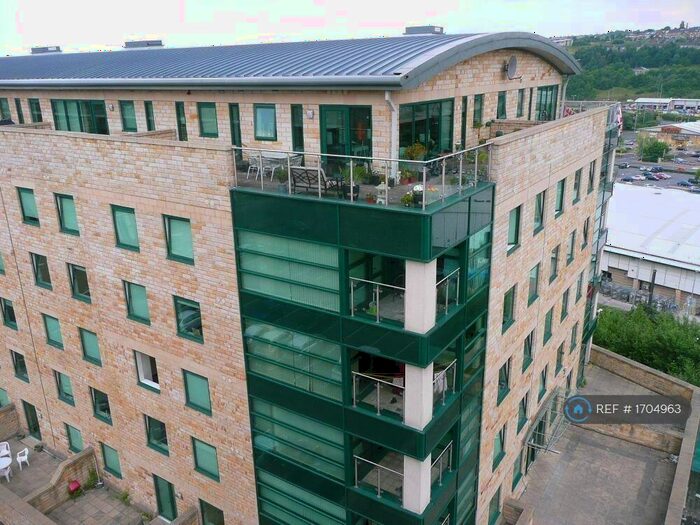 2 Bedroom Flat To Rent In Stone Gate House, Bradford, BD1