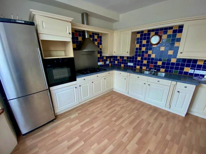 2 Bedroom Property To Rent In Southward Lane, Newton, Swansea, SA3