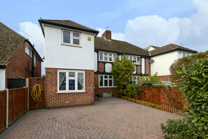 4 Bedroom Semi-Detached House To Rent In Molesey Road, Walton-On-Thames, KT12