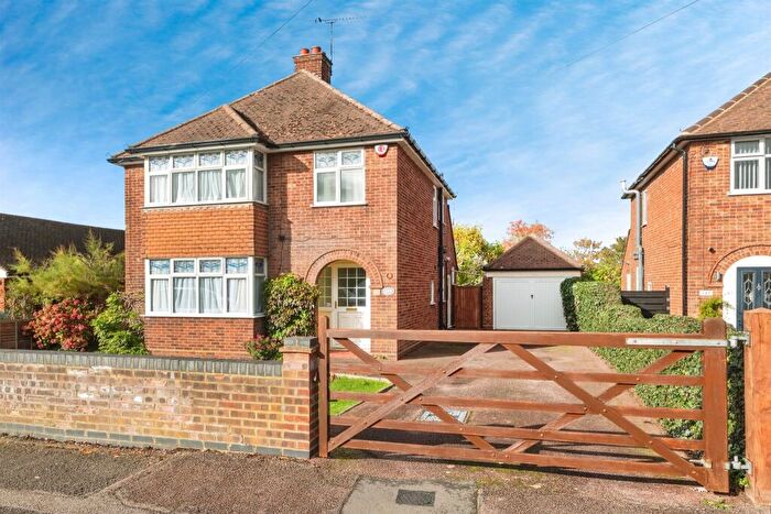 3 Bedroom Detached House For Sale In Brooklands Drive, Leighton Buzzard, LU7