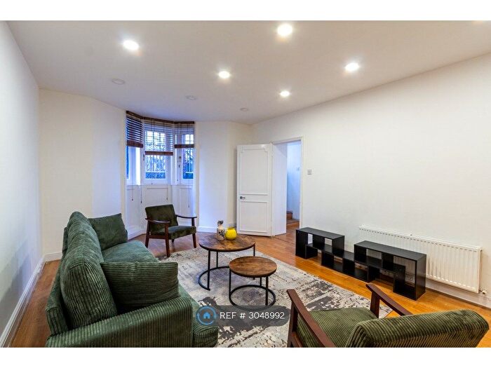 2 Bedroom Flat To Rent In Hans Crescent, London, SW1X