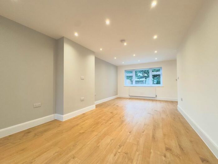 4 Bedroom Detached House To Rent In Travis Court, Farnham Royal, SL2