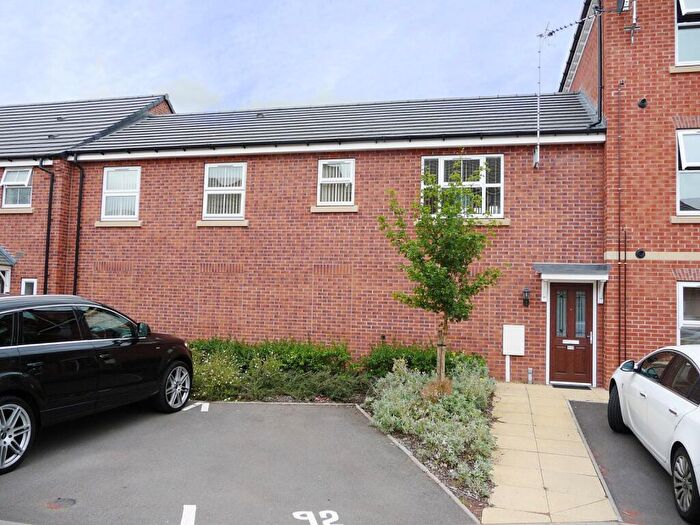 2 Bedroom Flat To Rent In Snitterfield Drive, Shirley, Solihull, West Midlands, B90