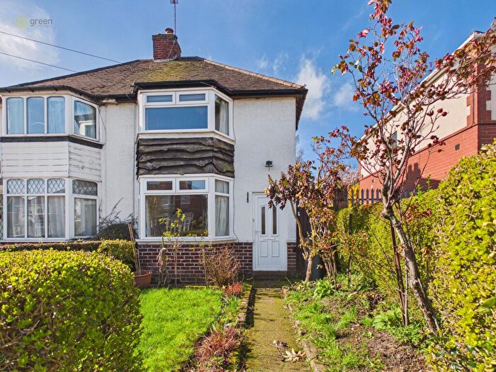 3 Bedroom Semi Detached House For Sale In Duxford Road, Birmingham, B42