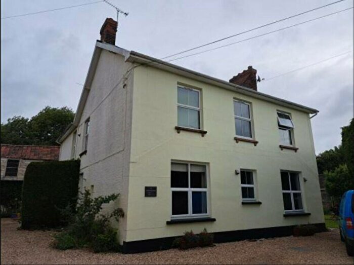 2 Bedroom Flat To Rent In Summerlands, Yeovil, BA21