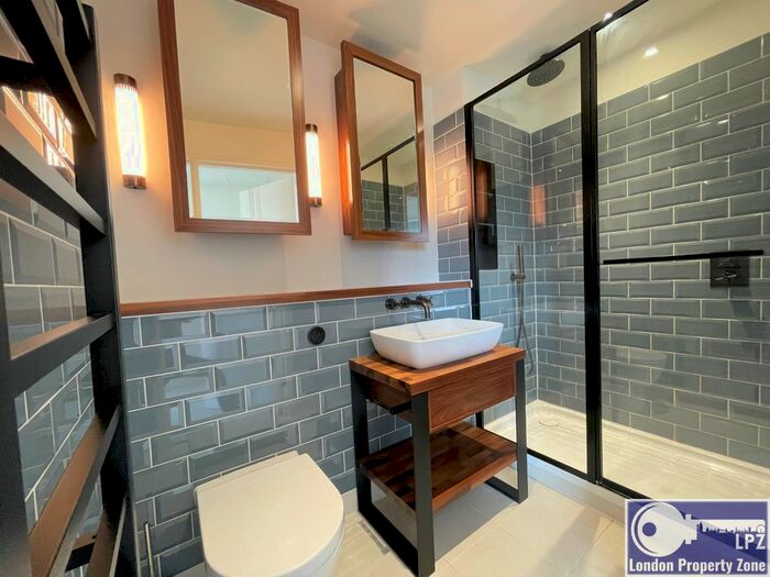 2 Bedroom Flat To Rent In Emery Way, Wapping, E1W