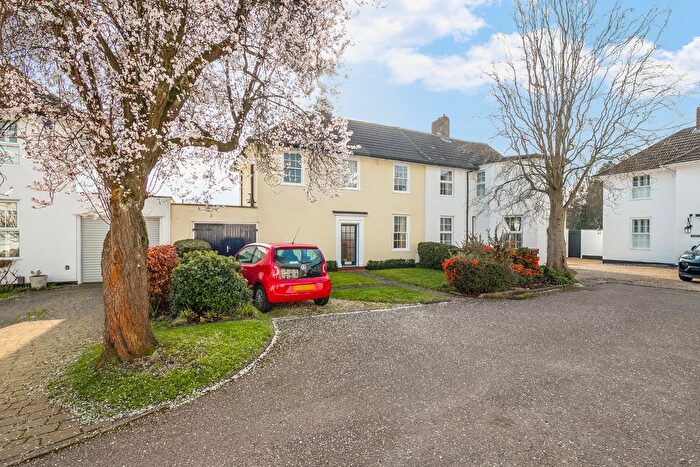 3 Bedroom Semi Detached House For Sale In Handside Close, Welwyn Garden City, AL8