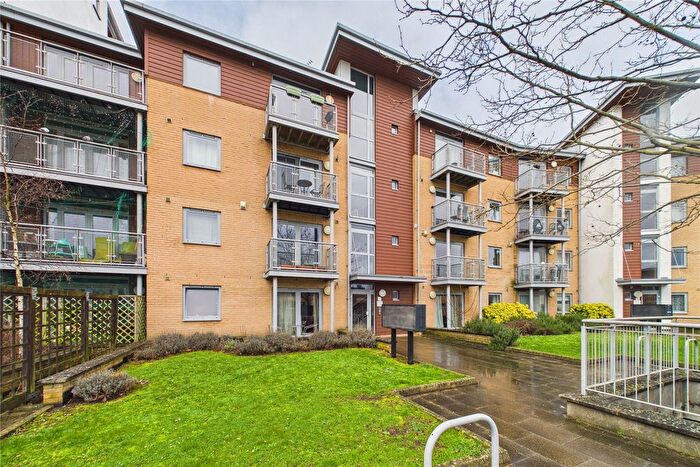 2 Bedroom Flat For Sale In Kelvin Gate, Bracknell, Berkshire, RG12