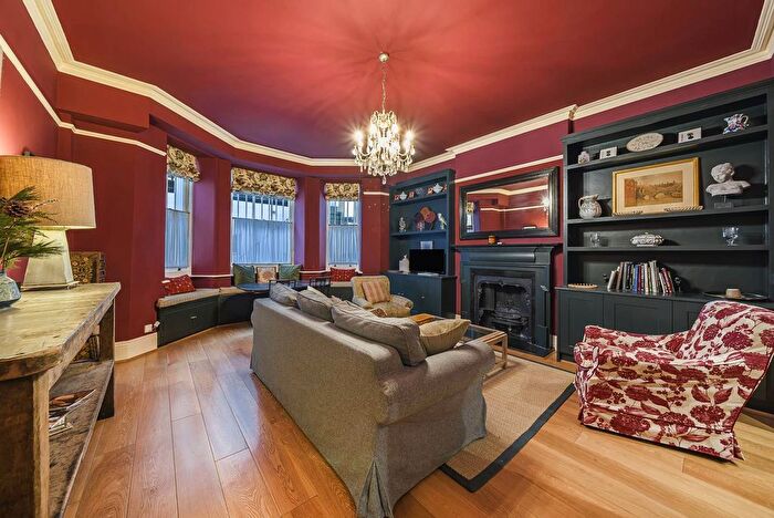 1 Bedroom Flat To Rent In Queensberry Place, South Kensington, London, SW7