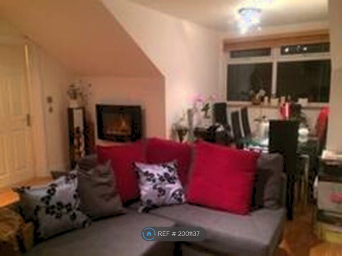 2 Bedroom Flat To Rent In London, London, SW16
