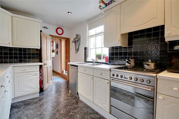 4 Bedroom House For Sale In Chertsey, Surrey, KT16