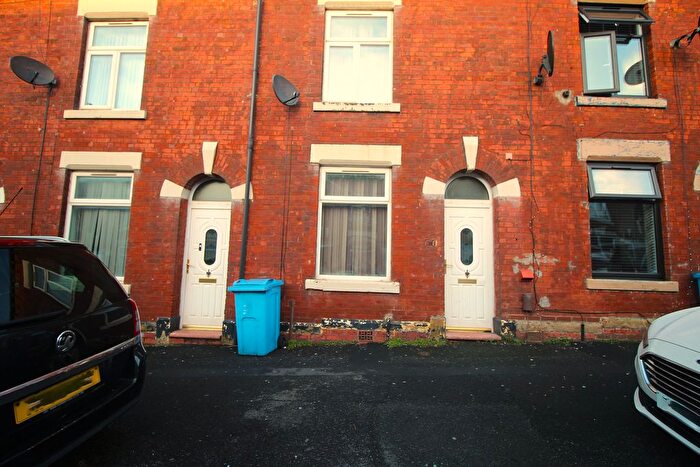 2 Bedroom Terraced House To Rent In -Bedroom House To Rent, Oldham, Morris Street, OL4