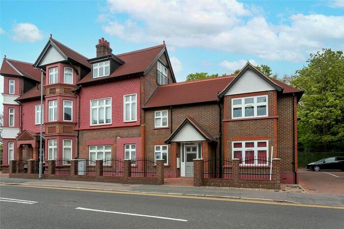 1 Bedroom Flat To Rent In Upton Lodge, Upton Road, Watford, Hertfordshire, WD18
