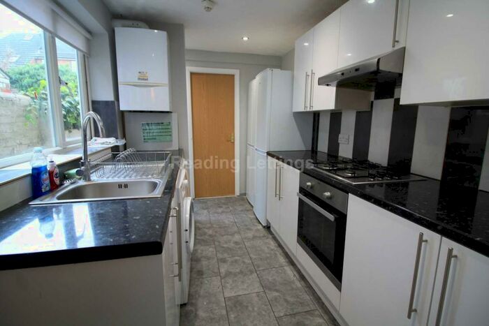 5 Bedroom Terraced House To Rent In Brighton Road, Reading, RG6