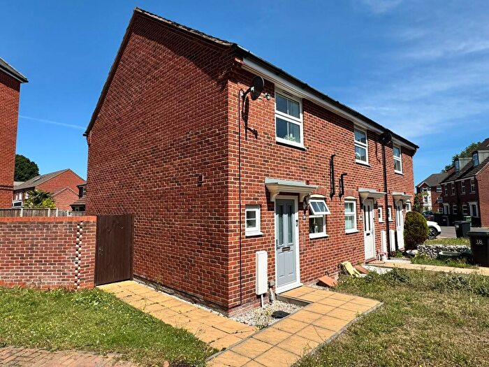 2 Bedroom End Of Terrace House To Rent In Hills Way, Bramley, Hampshire, RG26