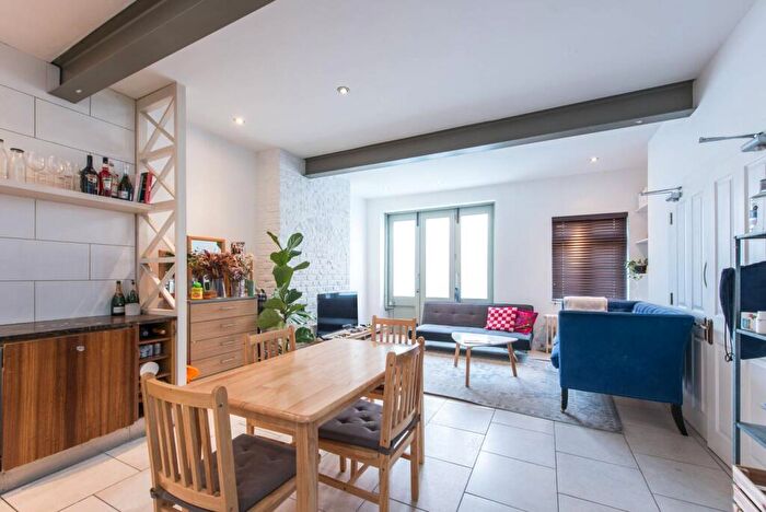3 Bedroom House For Sale In Victoria Mews, Brondesbury, London, NW6