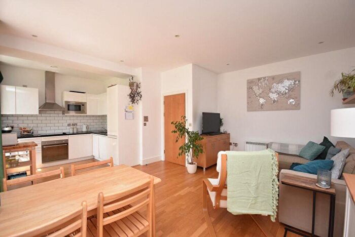 2 Bedroom Apartment For Sale In Woodlands, Hayes Point, Sully, CF64