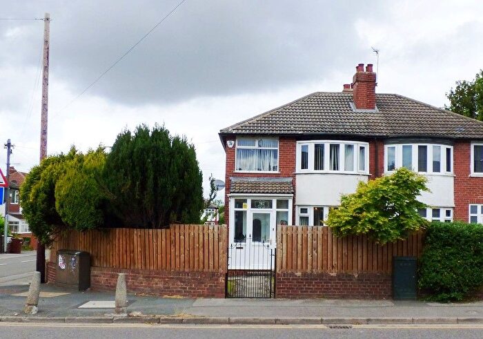 3 Bedroom Semi-Detached House For Sale In Broad Lane, Leeds, LS13