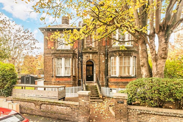 1 Bedroom Flat To Rent In Grove Crescent, Kingston Upon Thames, KT1