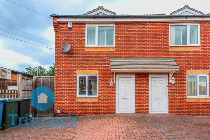 3 Bedroom Semi-Detached House To Rent In Wilford Lane, West Bridgford, NG2