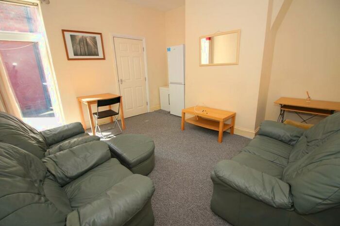 3 Bedroom Flat To Rent In Tavistock Road, Jesmond, Newcastle Upon Tyne, NE2