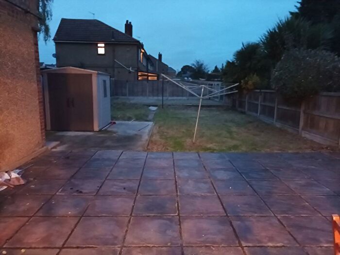 2 Bedroom Flat To Rent In Crown Road, Ilford, IG6