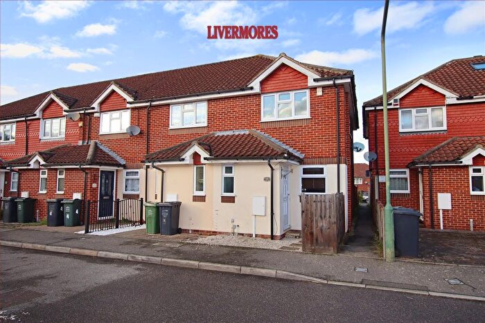 2 Bedroom End Terrace House For Sale In Horsfield Close, Dartford, Kent, DA2