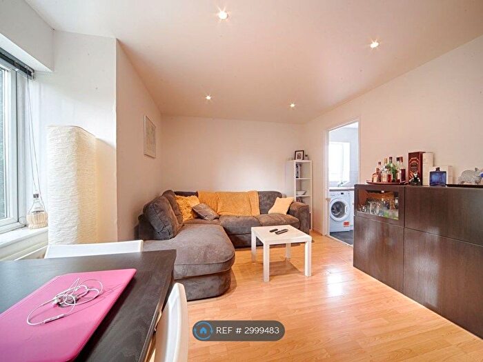 2 Bedroom Flat To Rent In Franklin Way, Croydon, CR0
