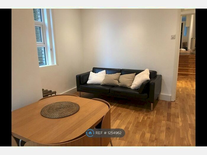 2 Bedroom Flat To Rent In Garden, London SE27