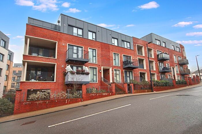 2 Bedroom Flat For Sale In Suffield Hill, High Wycombe, HP11