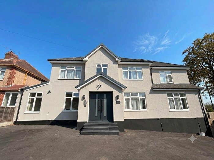 3 Bedroom Flat To Rent In Whitton Avenue East, Greenford, UB6