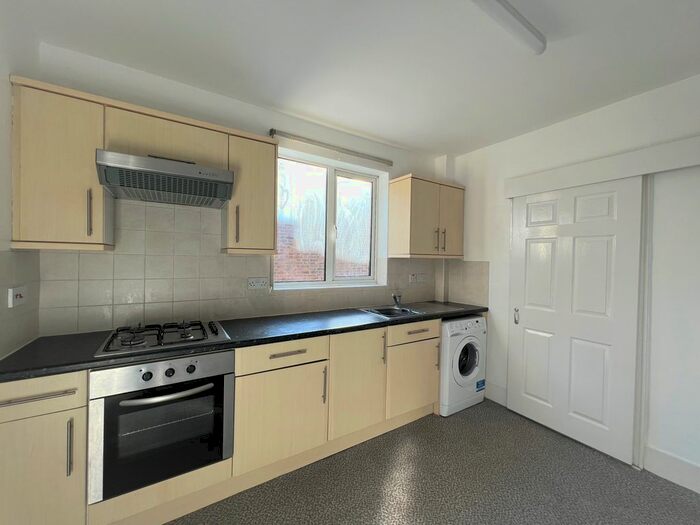 2 Bedroom Flat To Rent In Balfour Road, London, SE25