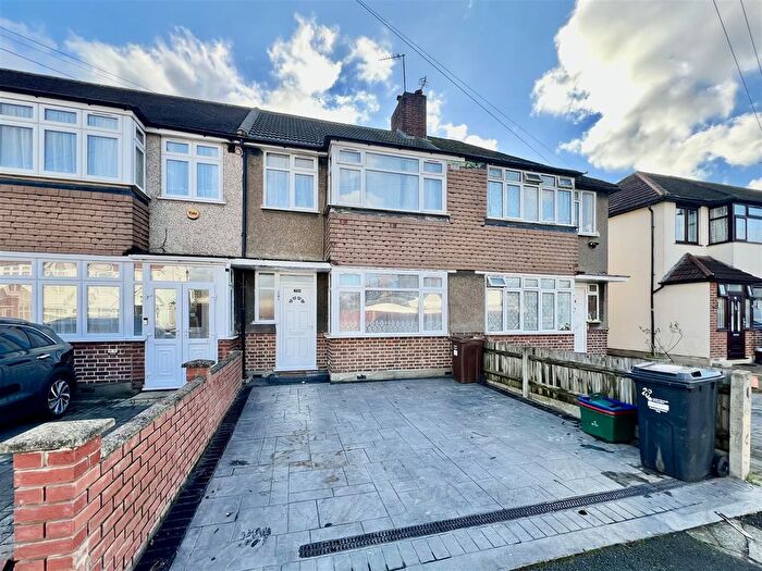 3 Bedroom Terraced House For Sale In Penbury Road, Norwood Green, UB2