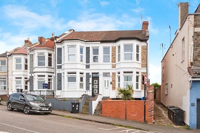 4 Bedroom End Of Terrace House For Sale In Sandy Park Road, Brislington, Bristol, BS4