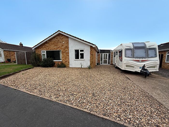 3 Bedroom Detached Bungalow For Sale In Cedar Drive, Attleborough, Norfolk, NR17