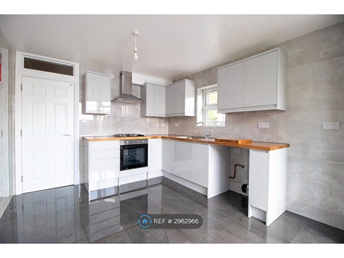 3 Bedroom Flat To Rent In High St South, London, E6