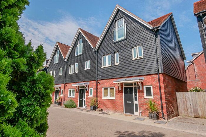 4 Bedroom Semi Detached House To Rent In Schuster Close, Cholsey, OX10