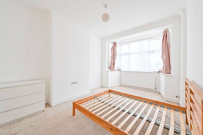 4 Bedroom Property To Rent In Stirling Road, Wood Green, London, N22