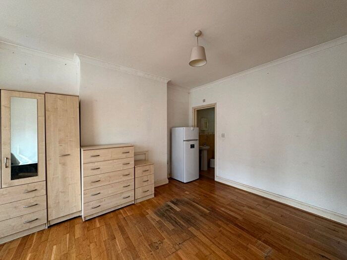 Studio To Rent In Welldon Crescent, Harrow, HA1