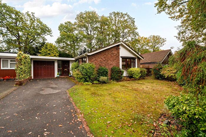 3 Bedroom Bungalow For Sale In Parkway, Crowthorne, Berkshire, RG45