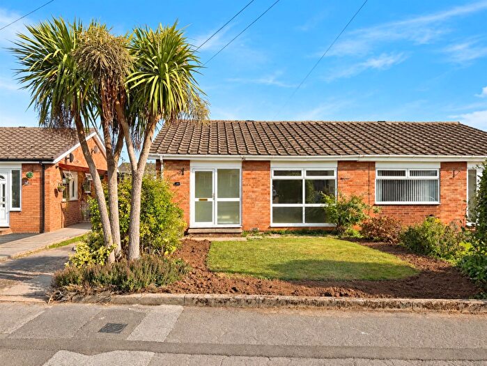 2 Bedroom Semi-Detached Bungalow For Sale In Pembroke Drive, Carlton-In-Lindrick, Worksop, S81