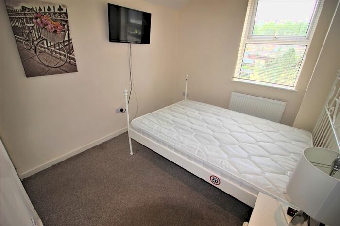 1 Bedroom Flat To Rent In Studio Flat To Rent, Bright Street, Swindon, Gorse Hill, SN2