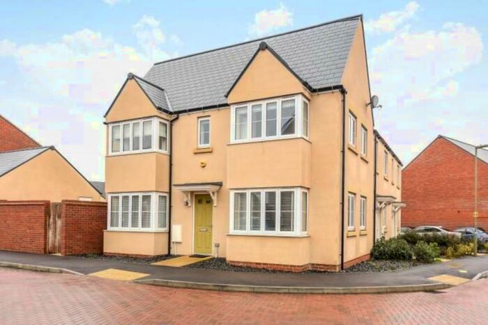 3 Bedroom End Of Terrace House To Rent In Songthrush Road, Bodicote, OX15