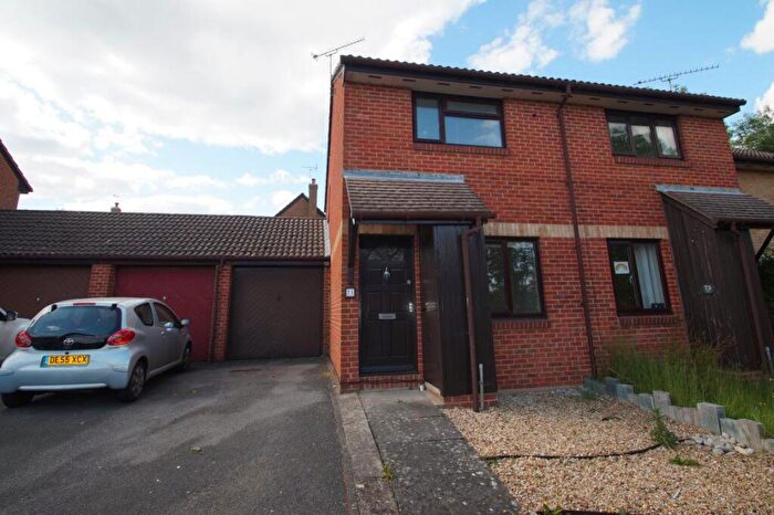 2 Bedroom House To Rent In Broad Hinton, Twyford, RG10