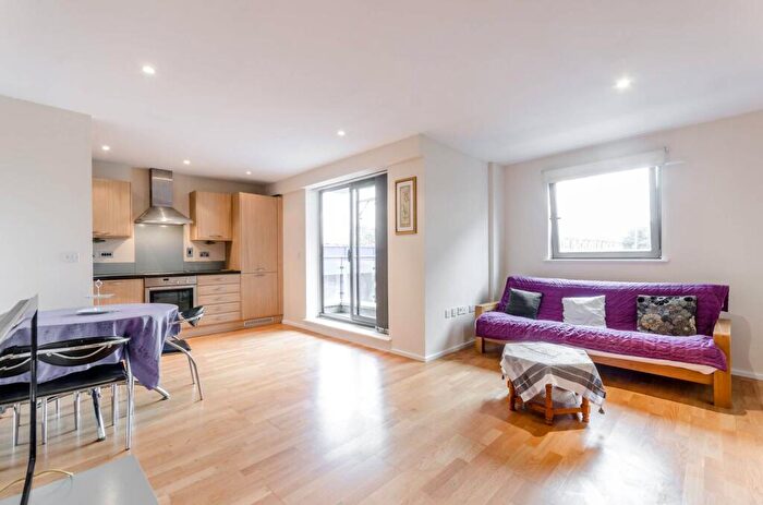 2 Bedroom Flat To Rent In Devonport Street, Shadwell, London, E1