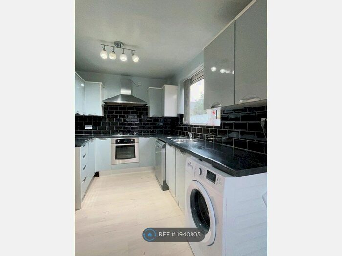 2 Bedroom End Of Terrace House To Rent In Bamber Croft, Westhoughton, Bolton, BL5