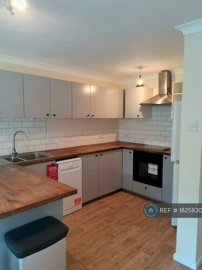 3 Bedroom Flat To Rent In Briary Road, Portishead, Bristol, BS20