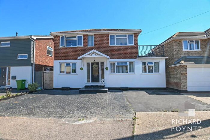 4 Bedroom Detached House For Sale In Chapman Road, Canvey Island, SS8